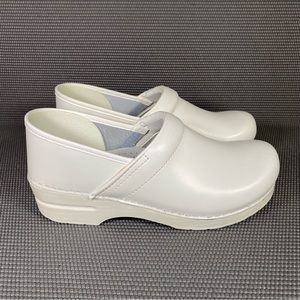 Dansko Professional Box Clog Women's Size EU 40 US 9.5-10 Color White